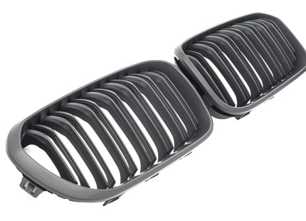 Grill med dubbla ribbor i mattsvart för BMW 1-serie F20/F21 Facelift