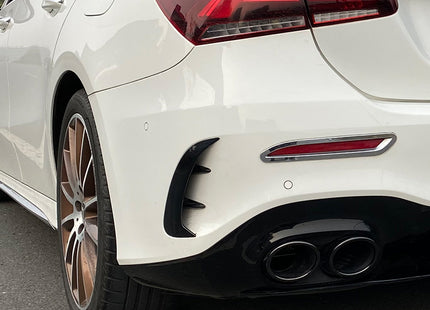 Bakre flaps i blanksvart för Mercedes A-Klass W177