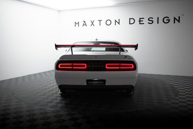 Spoiler i kolfiber med LED för Dodge Challenger MK3