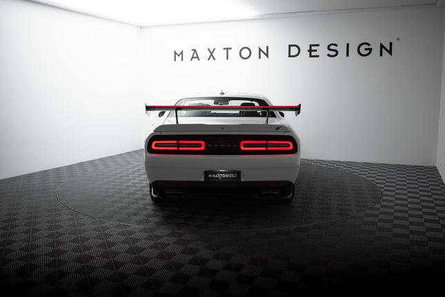 Spoiler i kolfiber med LED för Dodge Challenger MK3