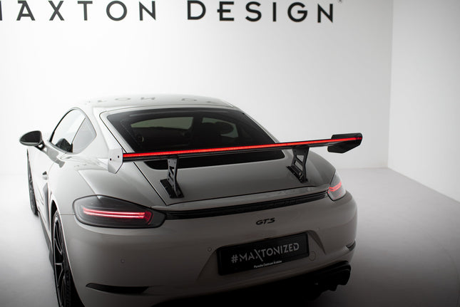 Bakvinge V.1 i kolfiber med inre fästen och LED för Porsche 718 Cayman 982c