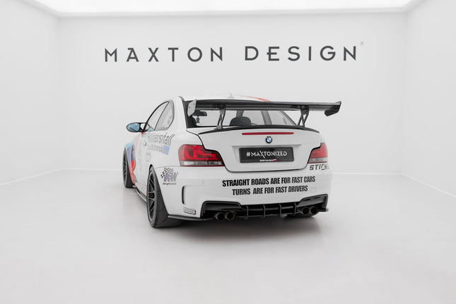 Bakvinge V.1 i kolfiber med inre fästen för BMW 1 M E82