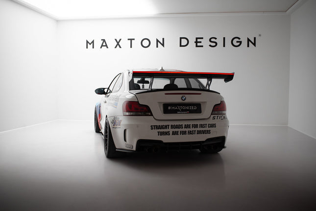 Bakvinge V.1 i kolfiber med inre fästen och LED för BMW 1 M E82