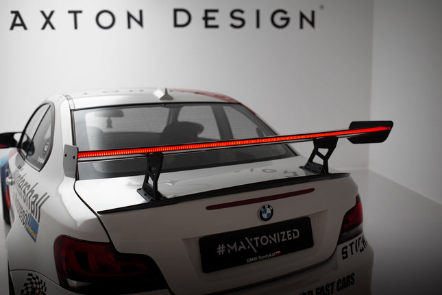 Bakvinge V.2 i kolfiber med inre fästen och LED för BMW 1 M E82