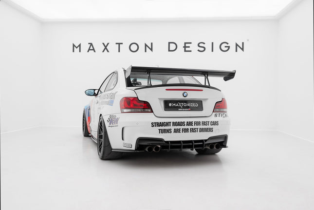 Bakvinge i kolfiber med svanhalsfäste för BMW 1 M E82