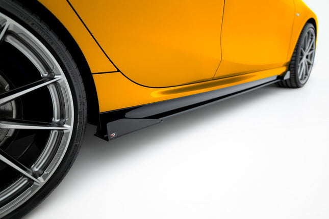 Sidokjolar Street Pro med flaps för BMW 1-serie M-Paket F70