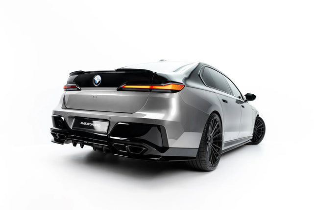 Diffuser V.2 med vertikala stag för BMW M760e G70