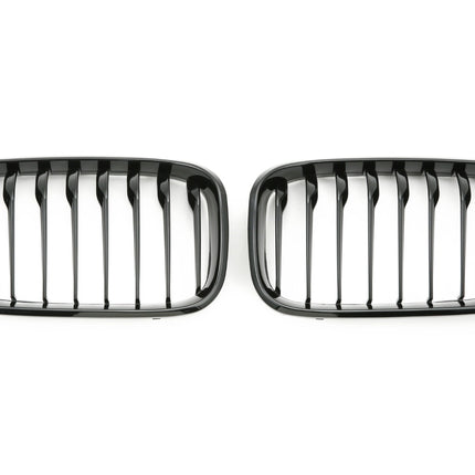 Blanksvart Grill Enkelribb BMW 1-Serie F20/F21 Facelift 2015-2019
