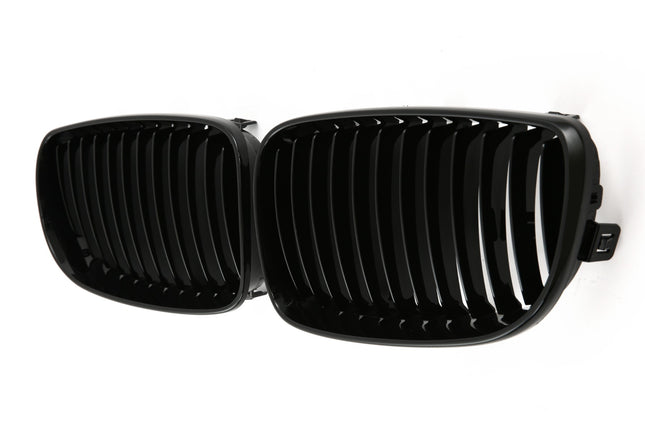 Blanksvart Grill Enkelribb BMW 1-Serie E87/E81/E82/E88 Facelift 2007-2011