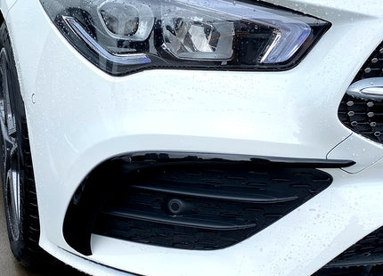 Frontflaps i blanksvart för Mercedes CLA C118