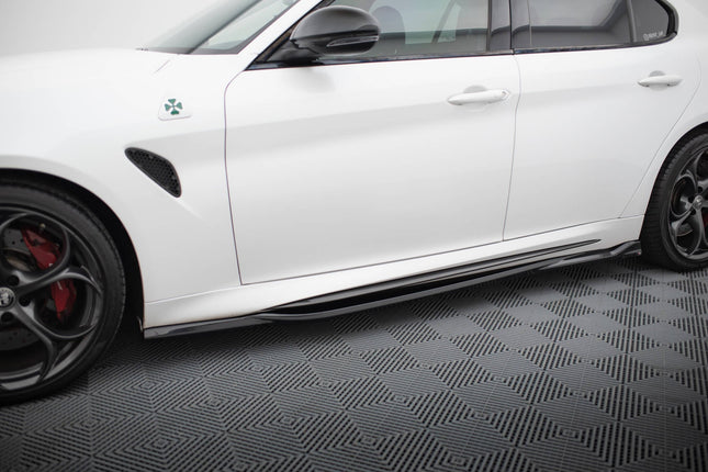 Sidokjolar för Alfa Romeo Giulia Quadrifoglio