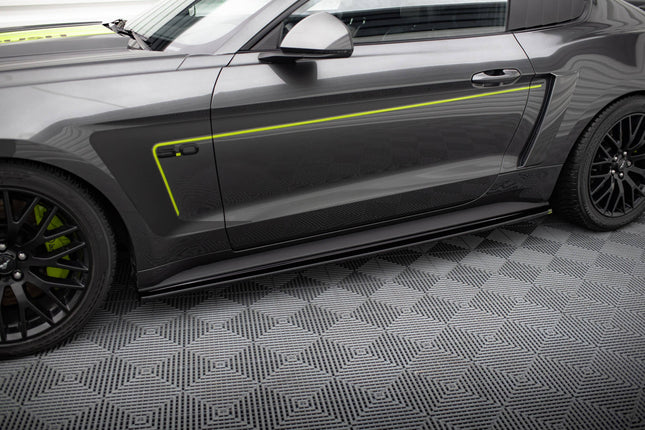 Sidokjolar för Ford Mustang GT MK6
