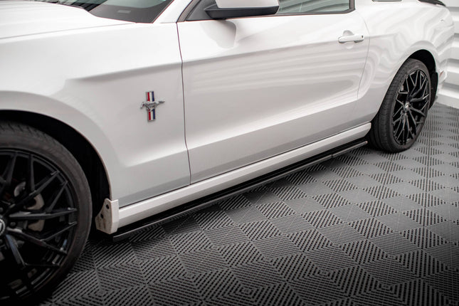 Sidokjolar för Ford Mustang MK5 Facelift