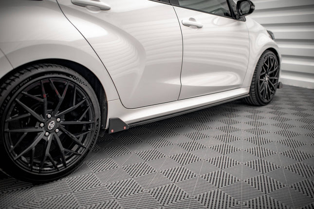 Sidokjolar V.1 med flaps för Toyota Yaris MK4