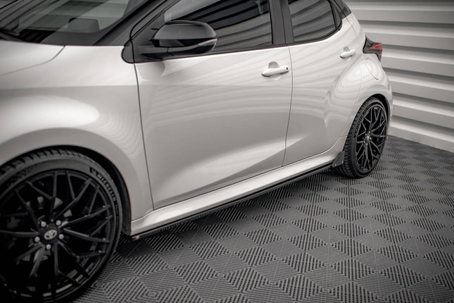 Sidokjolar V.1 med flaps för Toyota Yaris MK4
