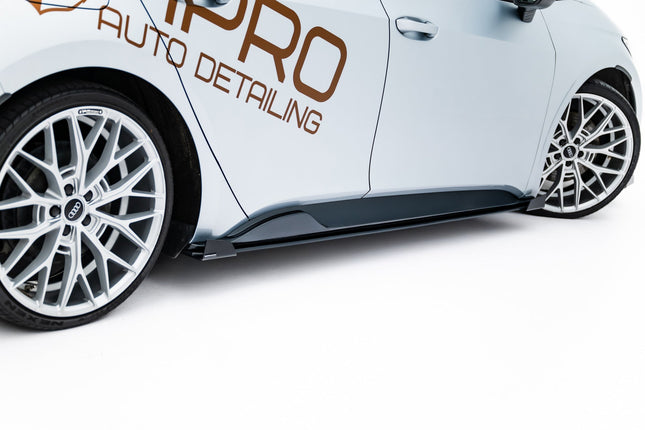 Sidokjolar Street Pro med flaps för Cupra Born MK1