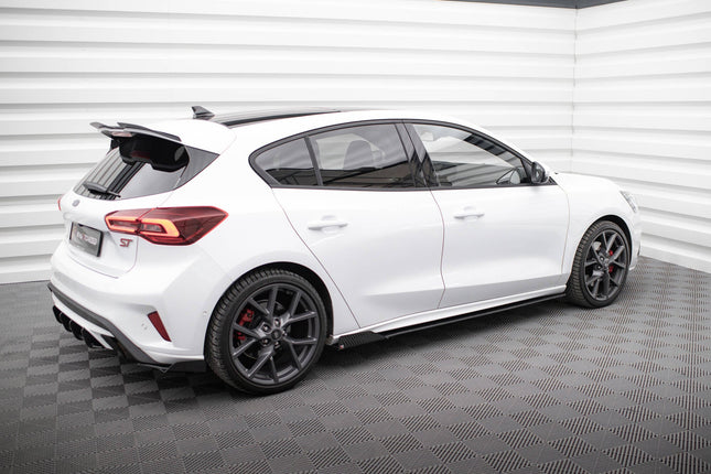 Sidokjolar Street Pro med flaps för Ford Focus ST/ST-Line MK4