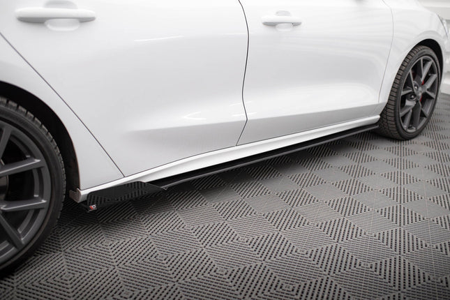 Sidokjolar Street Pro med flaps för Ford Focus ST/ST-Line MK4