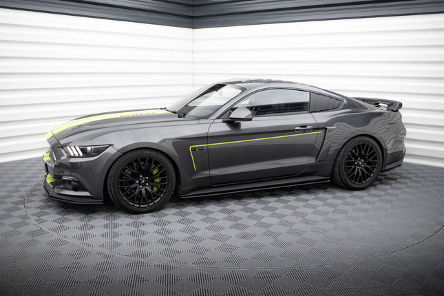 Sidokjolar Street Pro för Ford Mustang GT MK6