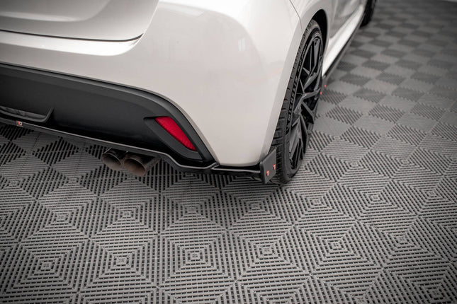Bakre splitter (diffuser) V.1 med flaps för Toyota Yaris MK4