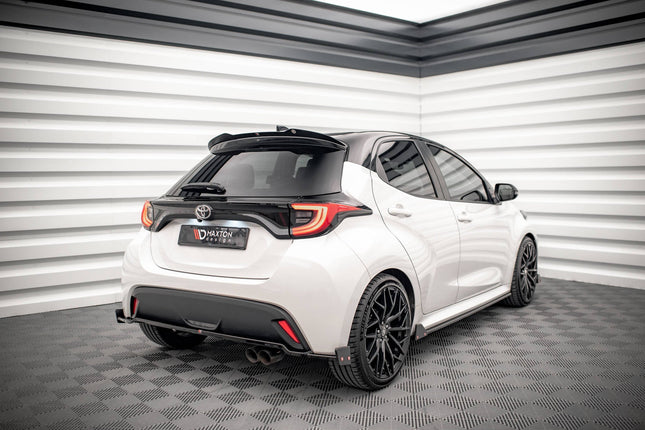 Bakre splitter (diffuser) V.1 med flaps för Toyota Yaris MK4