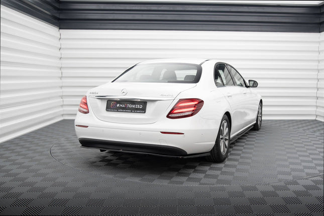 Bakre splitter med vertikala stag för Mercedes E-Klass W213