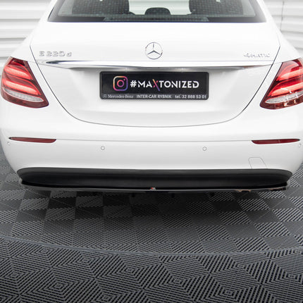 Bakre splitter med vertikala stag för Mercedes E-Klass W213