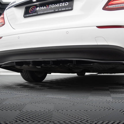 Bakre splitter med vertikala stag för Mercedes E-Klass W213