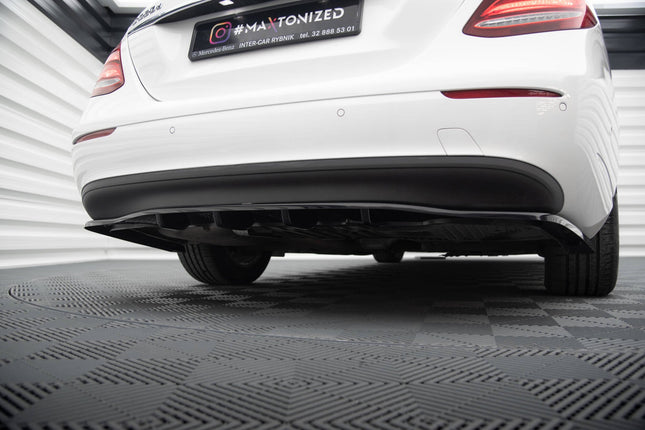 Bakre splitter med vertikala stag för Mercedes E-Klass W213