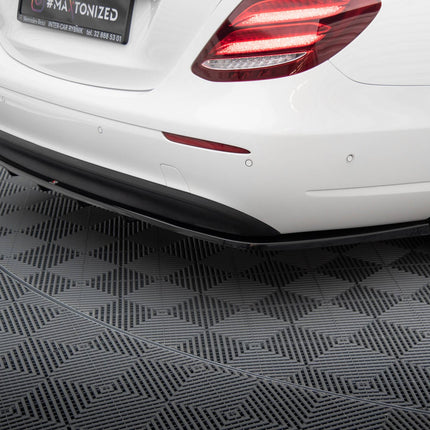Bakre splitter med vertikala stag för Mercedes E-Klass W213