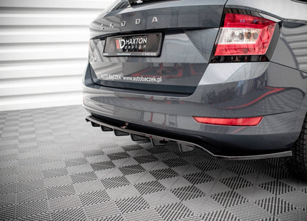 Bakre splitter med vertikala stag för Skoda Fabia Combi MK3 Facelift