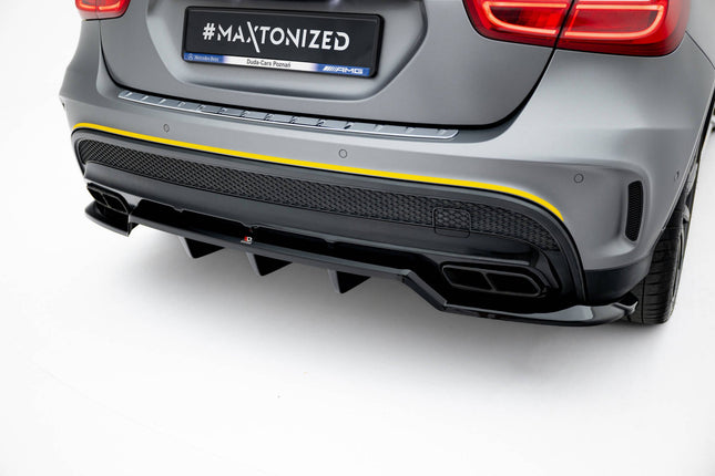 Bakre splitter V.2 med vertikala stag för Mercedes GLA 45 X156