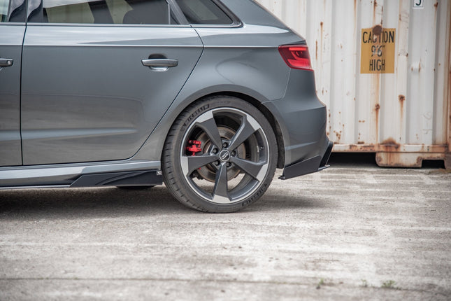 Bakre sidosplitters Street Pro med flaps för Audi RS3 8V Sportback