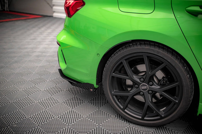 Bakre sidosplitters Street Pro med flaps för Audi RS3 Sedan 8Y