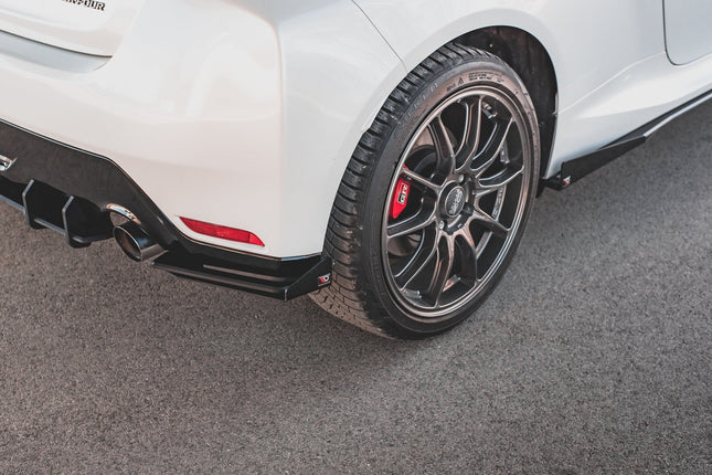 Bakre sidosplitters Street Pro med flaps för Toyota GR Yaris MK4
