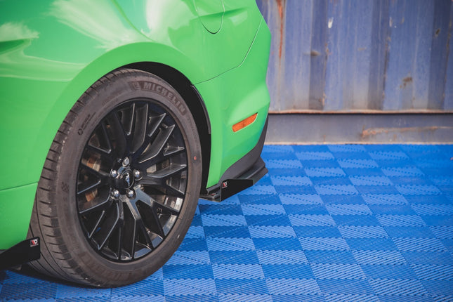 Bakre sidosplitters Street Pro V.1 med flaps för Ford Mustang GT MK6 Facelift