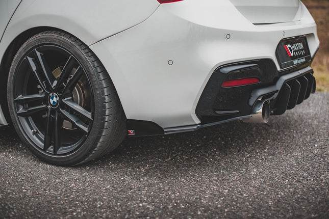 Bakre sidosplitters Street Pro V.3 med flaps för BMW 1-serie F20 M140i
