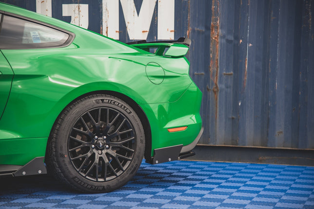 Bakre sidosplitters V.1 med flaps för Ford Mustang GT MK6 Facelift