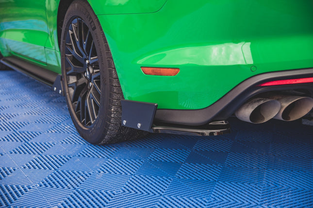 Bakre sidosplitters V.1 med flaps för Ford Mustang GT MK6 Facelift