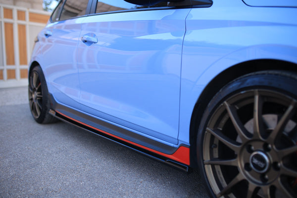 Sidokjolar i blanksvart för Hyundai i20 N MK3