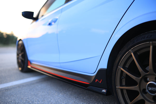Sidokjolar i blanksvart för Hyundai i20 N MK3