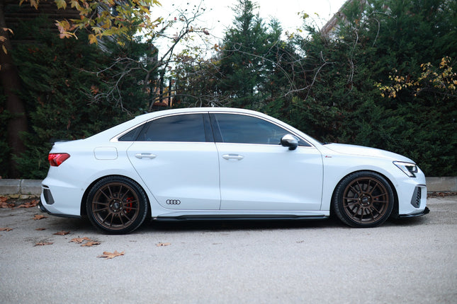 Blanksvarta Sidokjolar Audi A3 8Y Sedan 2020-2024 (S-Line / S3 / RS3)
