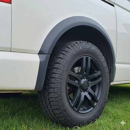 Blanksvarta Hjulbågsförlängningar Volkswagen Transporter T6.1 2019-2021 (8 delar)